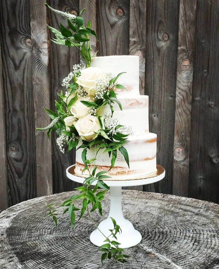 Semi Naked Cake Treat Yo Self